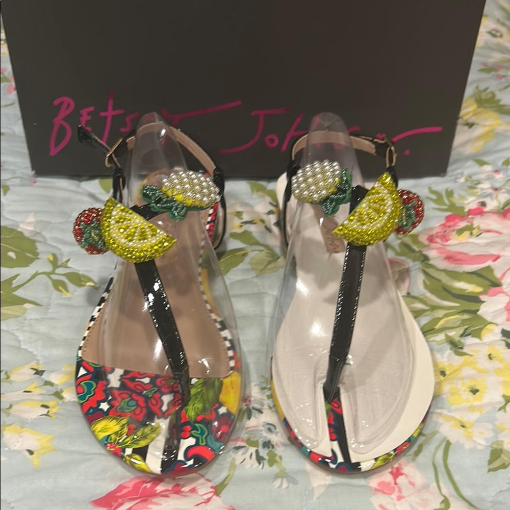NIB Betsey Johnson Black and White Sandals with T-Strap Design